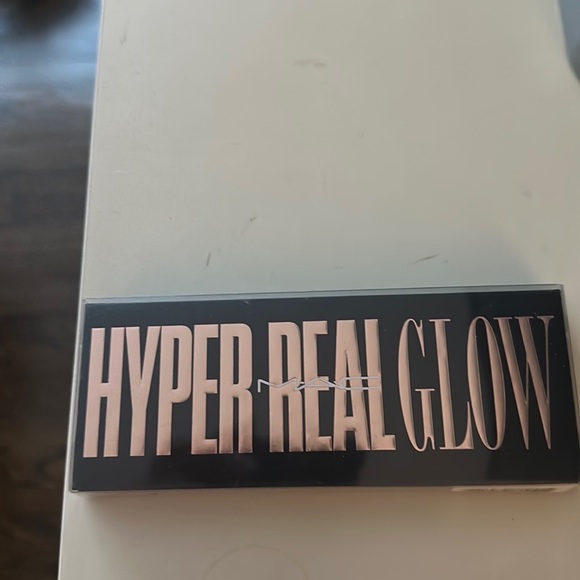 MAC HYPER REAL GLOW FLASH+ AWE - Picture 2 of 2
